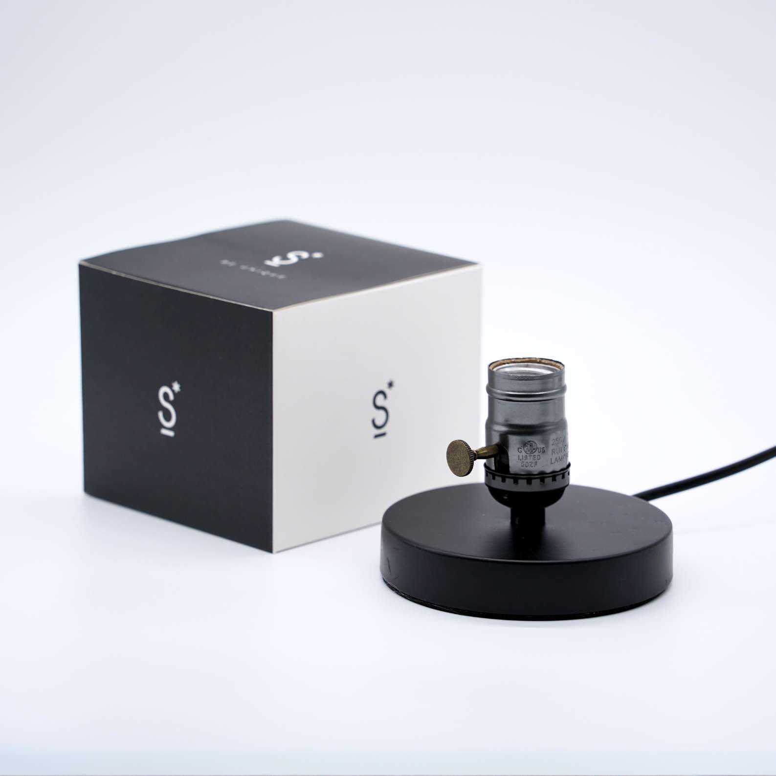 Vintage Lamp Base (BLACK Edition) (New Twist Switch)